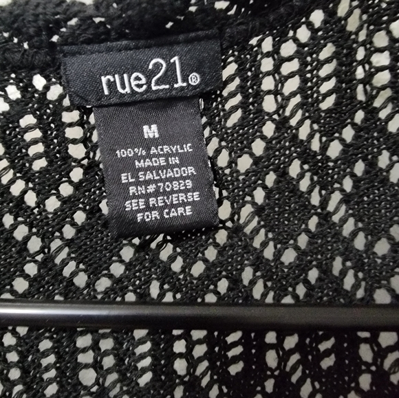 Black lace coverall - Picture 3 of 3